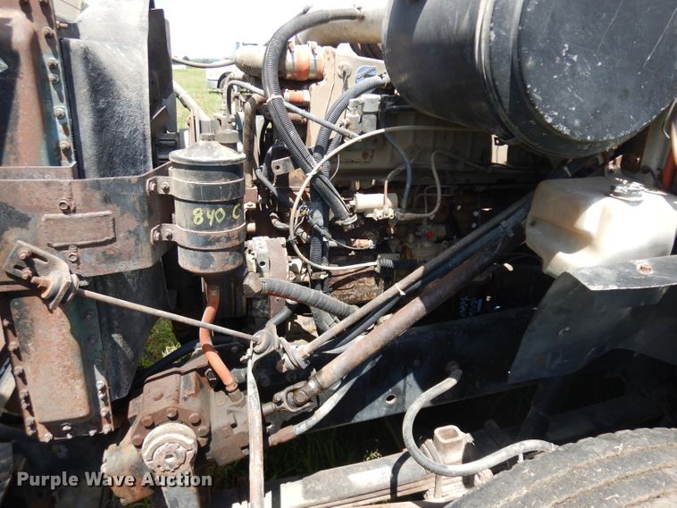 image for item HA9426 1989 International 8300  semi truck