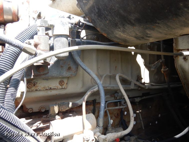 image for item HA9426 1989 International 8300  semi truck