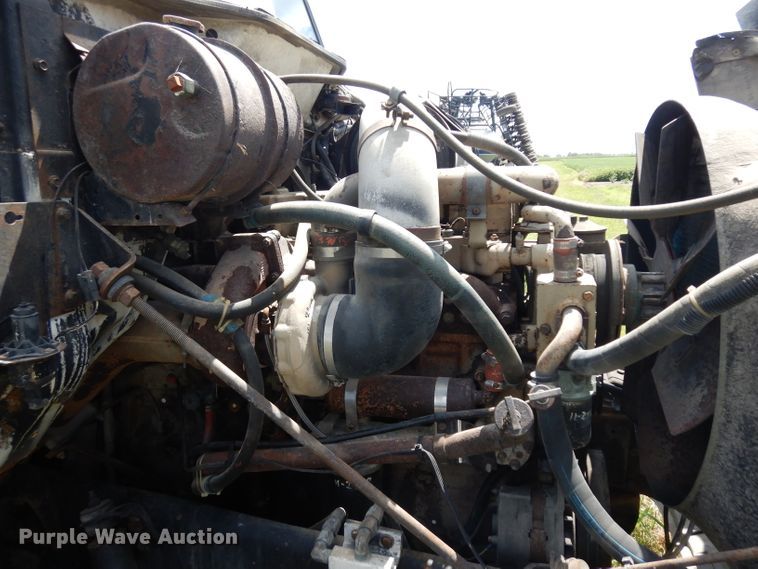 image for item HA9426 1989 International 8300  semi truck