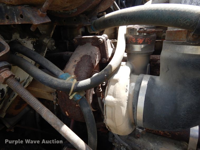 image for item HA9426 1989 International 8300  semi truck