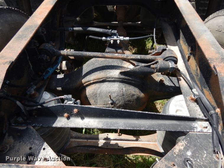 image for item HA9426 1989 International 8300  semi truck