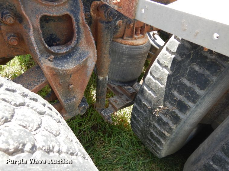 image for item HA9426 1989 International 8300  semi truck