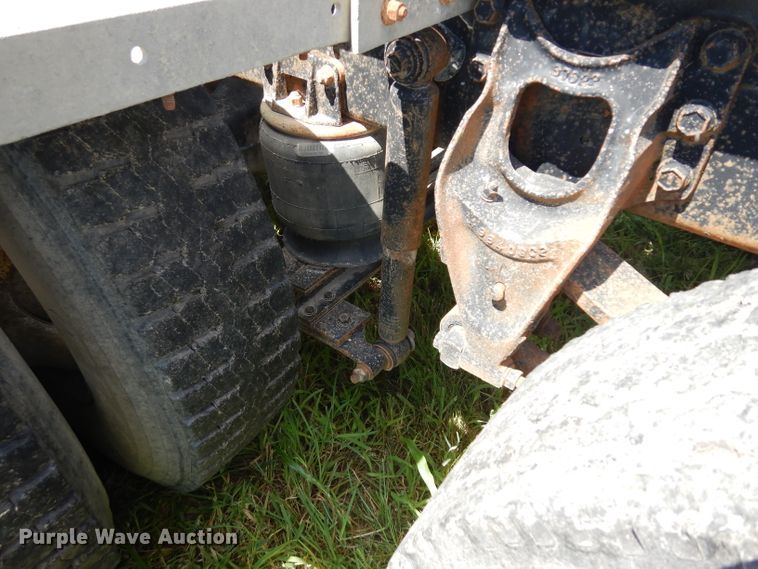 image for item HA9426 1989 International 8300  semi truck