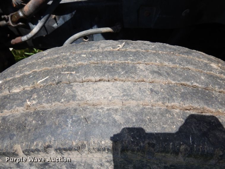 image for item HA9426 1989 International 8300  semi truck