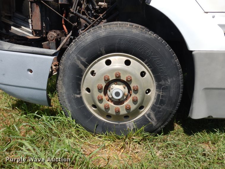 image for item HA9426 1989 International 8300  semi truck