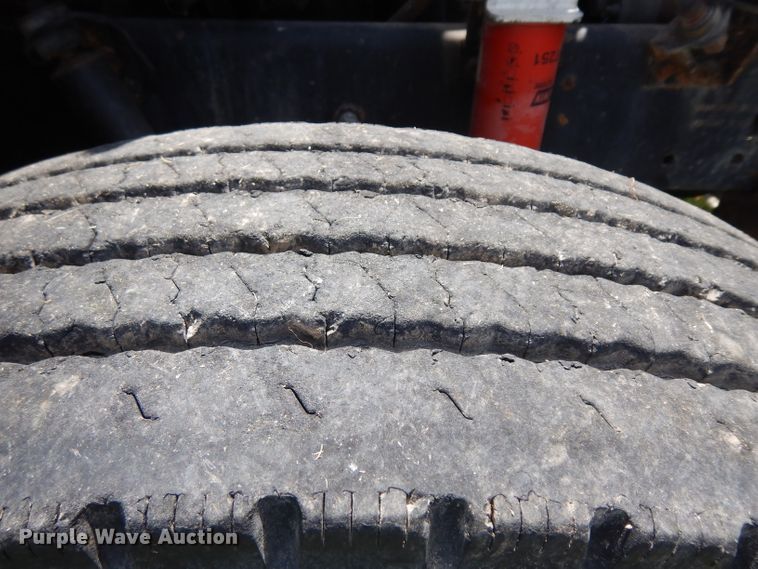 image for item HA9426 1989 International 8300  semi truck