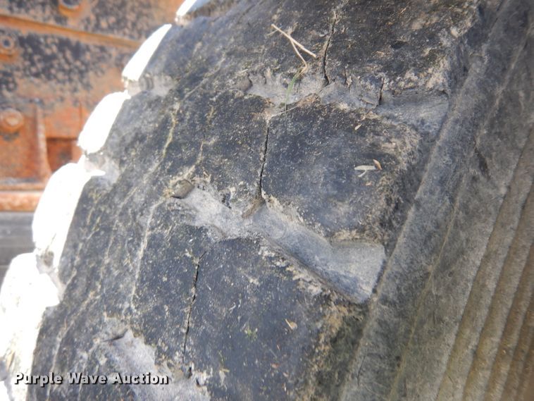 image for item HA9426 1989 International 8300  semi truck