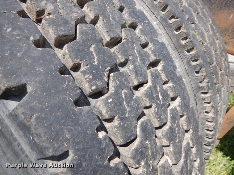 image for item HA9426 1989 International 8300  semi truck