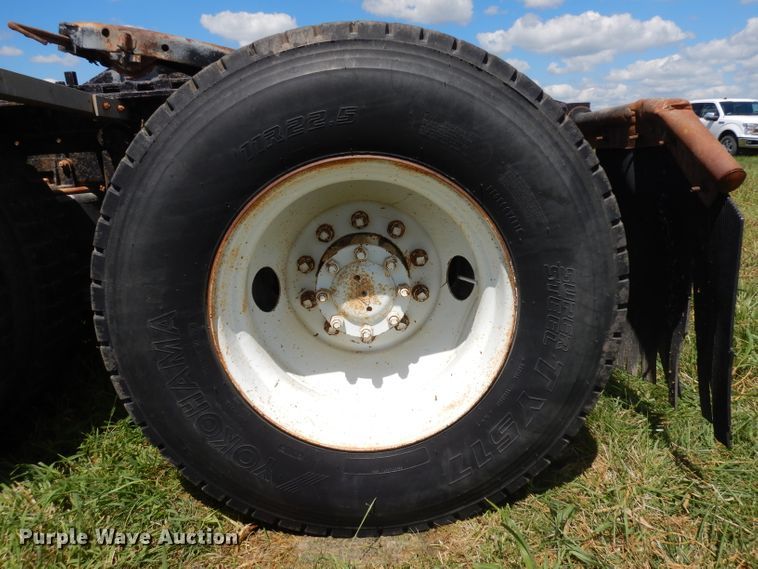 image for item HA9426 1989 International 8300  semi truck