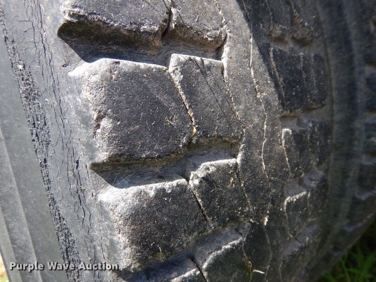 image for item HA9426 1989 International 8300  semi truck