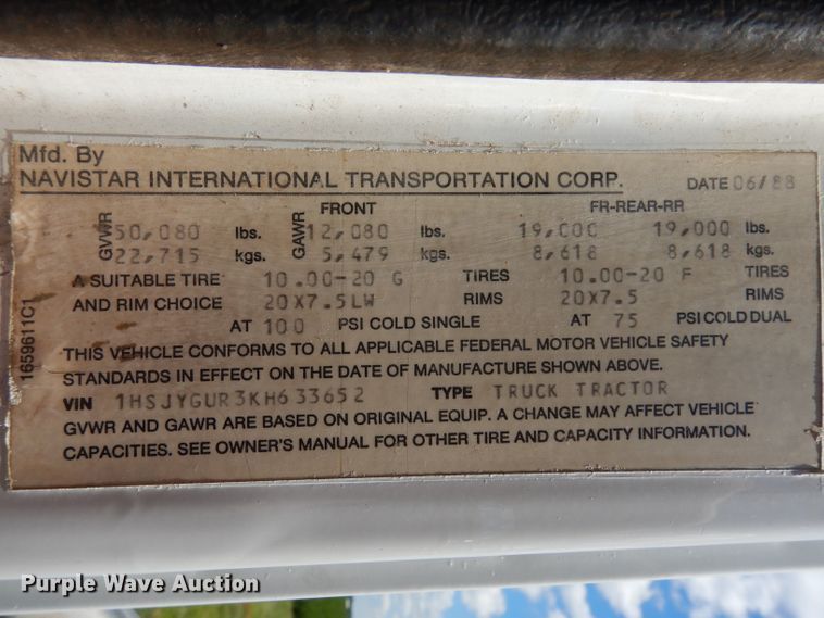 image for item HA9426 1989 International 8300  semi truck