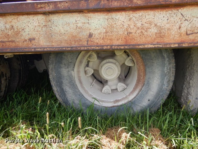 image for item HA9427 1974 Muv-All 4534A drop deck equipment trailer