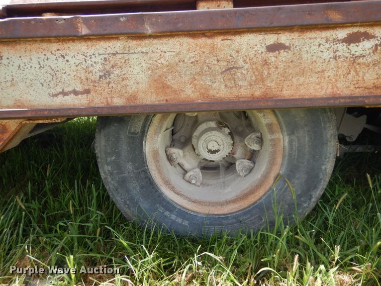 image for item HA9427 1974 Muv-All 4534A drop deck equipment trailer