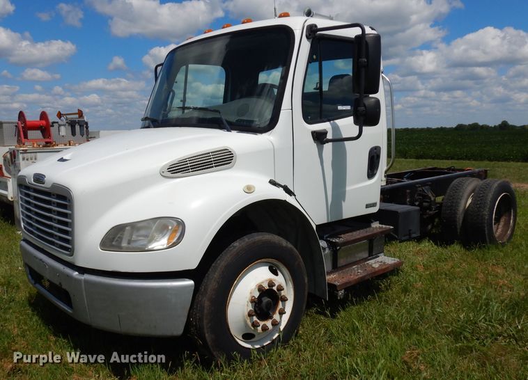 image for item HA9428 2007 Freightliner Business Class M2  truck cab and chassis