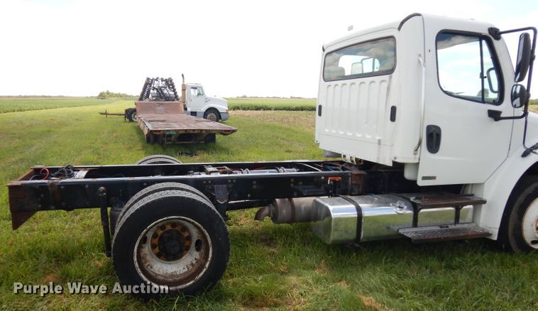 image for item HA9428 2007 Freightliner Business Class M2  truck cab and chassis