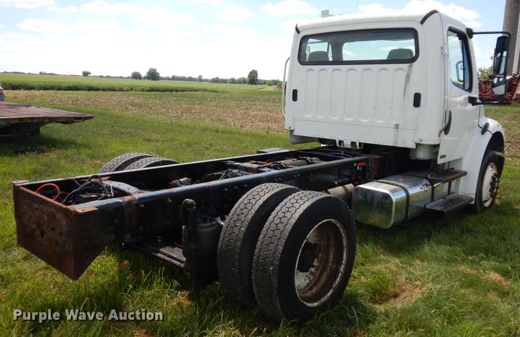 image for item HA9428 2007 Freightliner Business Class M2  truck cab and chassis