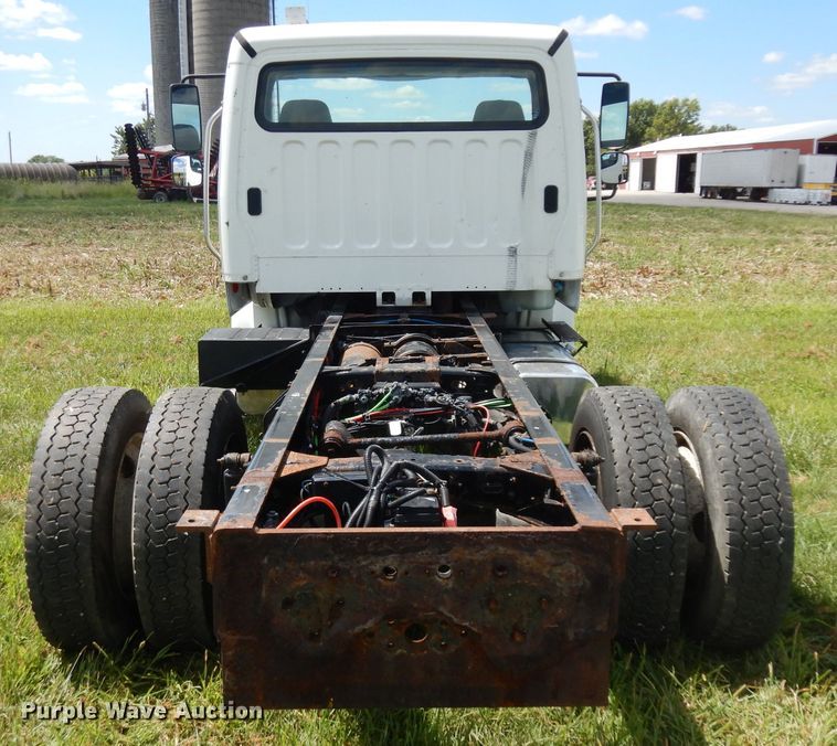 image for item HA9428 2007 Freightliner Business Class M2  truck cab and chassis