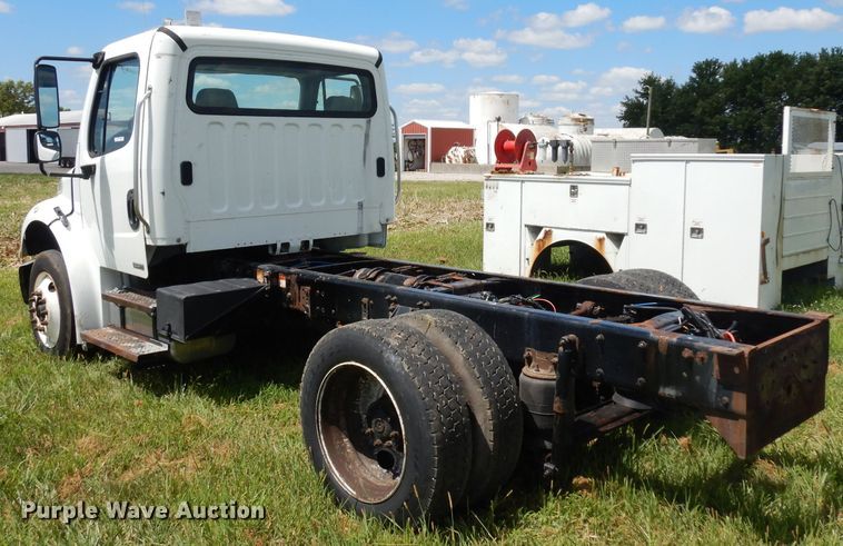 image for item HA9428 2007 Freightliner Business Class M2  truck cab and chassis