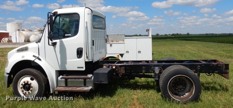 image for item HA9428 2007 Freightliner Business Class M2  truck cab and chassis