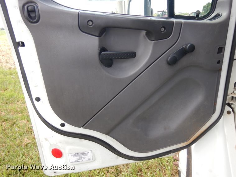 image for item HA9428 2007 Freightliner Business Class M2  truck cab and chassis