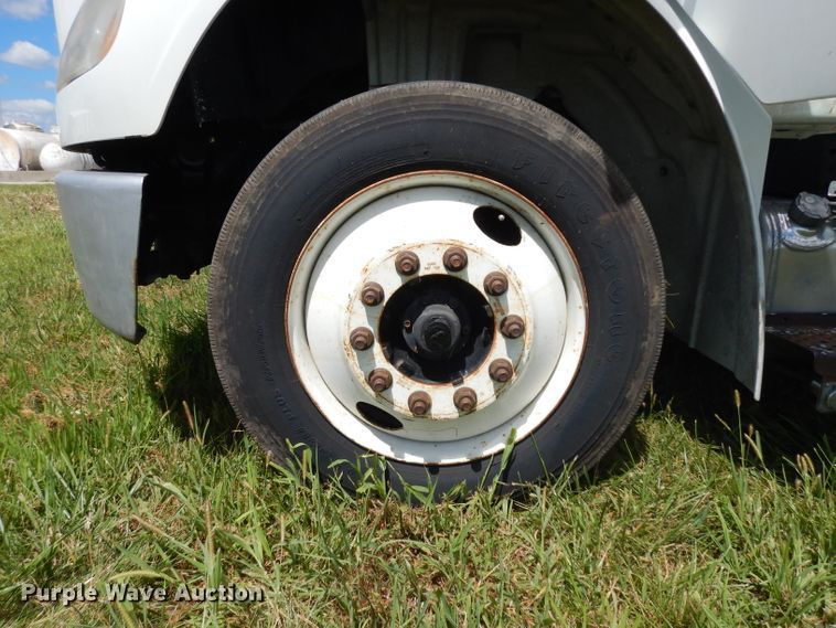 image for item HA9428 2007 Freightliner Business Class M2  truck cab and chassis