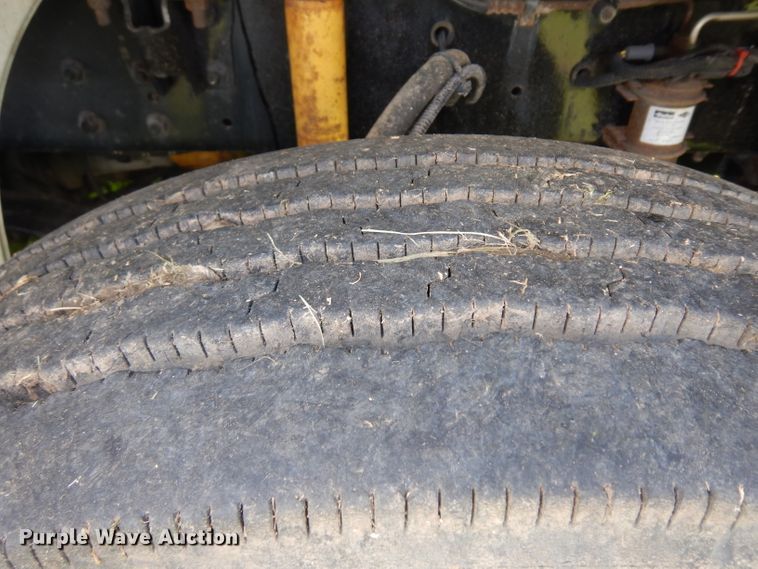 image for item HA9428 2007 Freightliner Business Class M2  truck cab and chassis