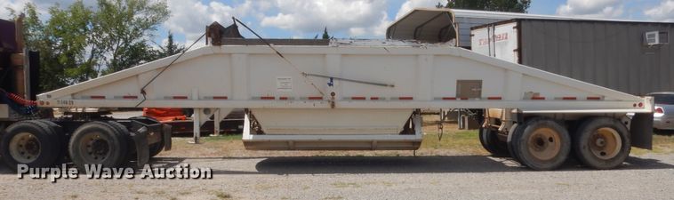 image for item HB9282 2007 Lufkin bottom dump trailer