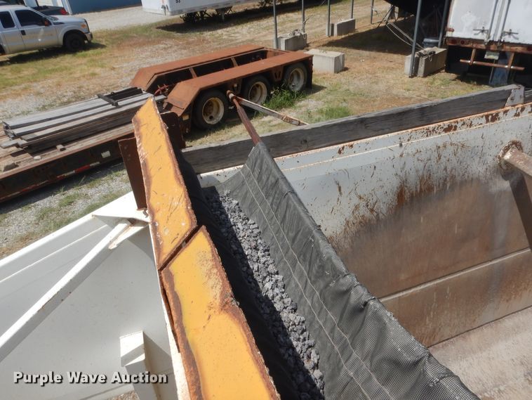 image for item HB9282 2007 Lufkin bottom dump trailer