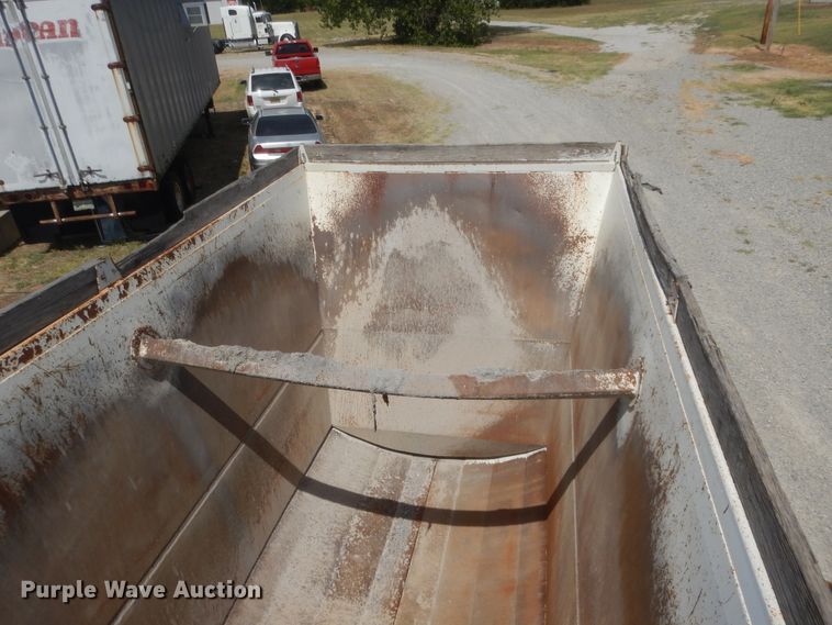 image for item HB9282 2007 Lufkin bottom dump trailer