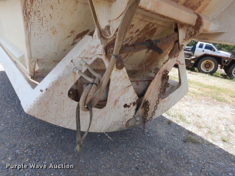 image for item HB9282 2007 Lufkin bottom dump trailer