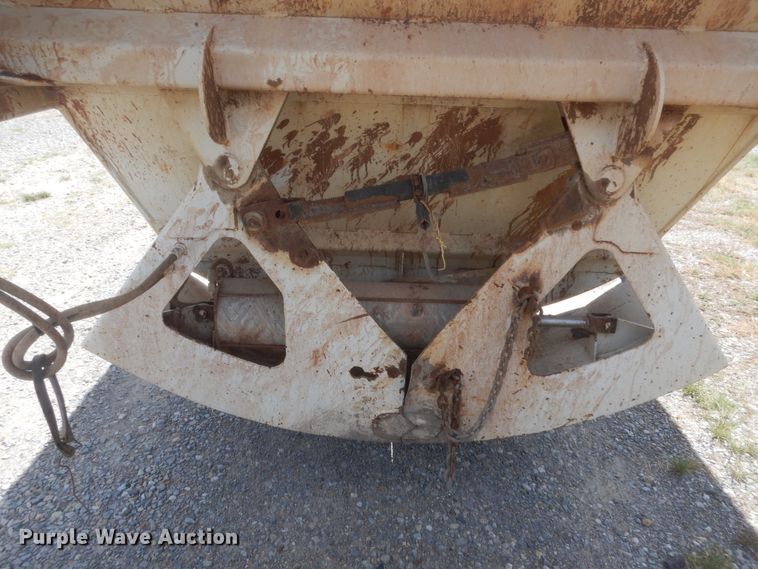 image for item HB9282 2007 Lufkin bottom dump trailer