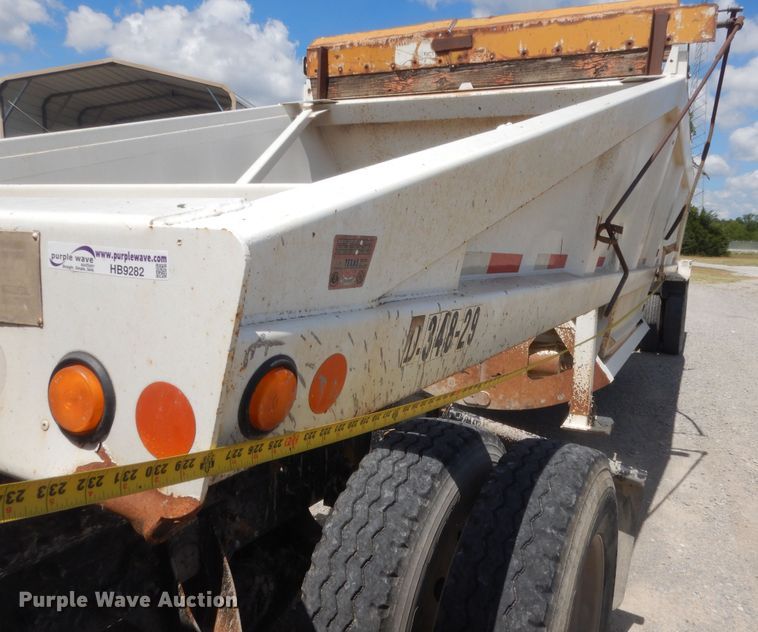 image for item HB9282 2007 Lufkin bottom dump trailer