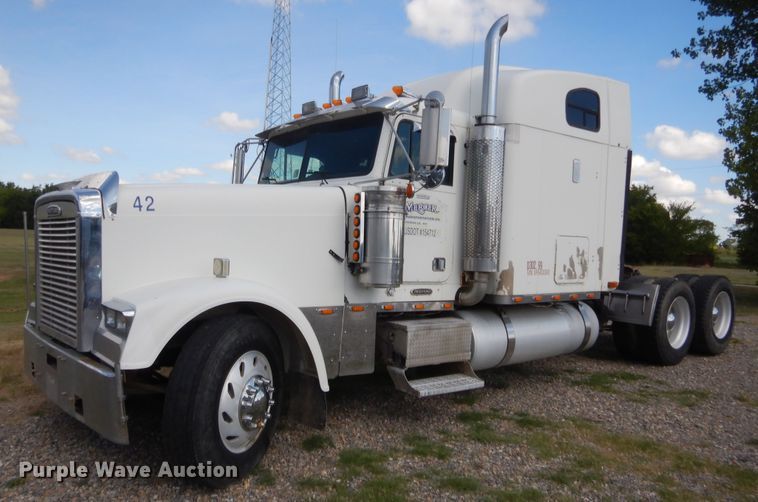image for item HB9284 1997 Freightliner FLD  semi truck