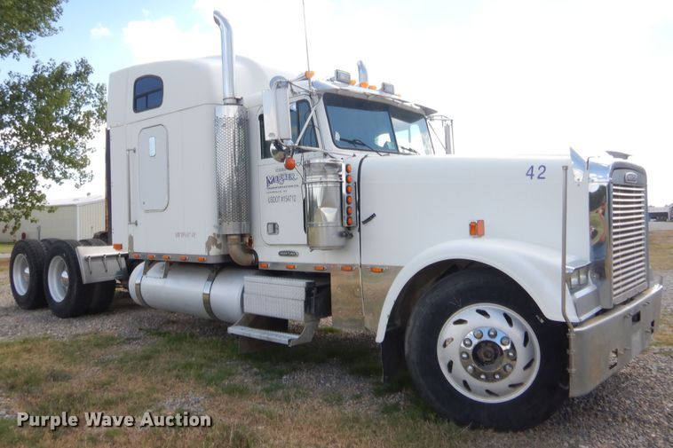 image for item HB9284 1997 Freightliner FLD  semi truck