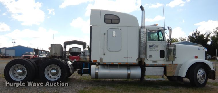 image for item HB9284 1997 Freightliner FLD  semi truck