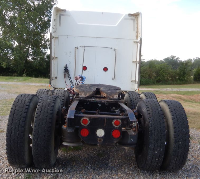 image for item HB9284 1997 Freightliner FLD  semi truck