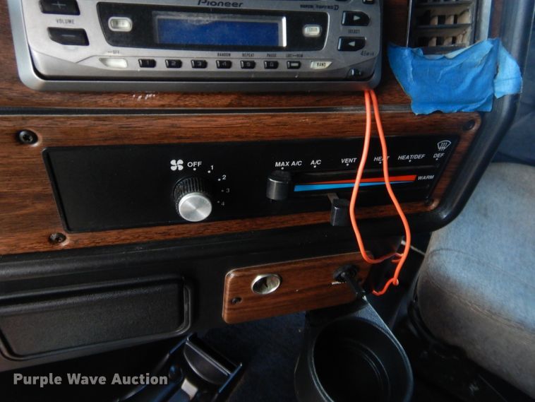 image for item HB9284 1997 Freightliner FLD  semi truck