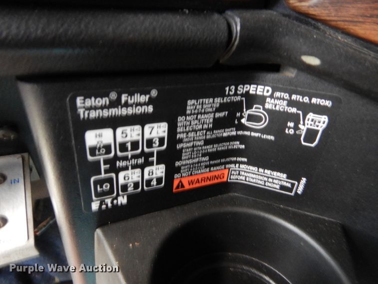 image for item HB9284 1997 Freightliner FLD  semi truck