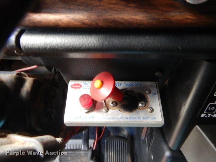 image for item HB9284 1997 Freightliner FLD  semi truck