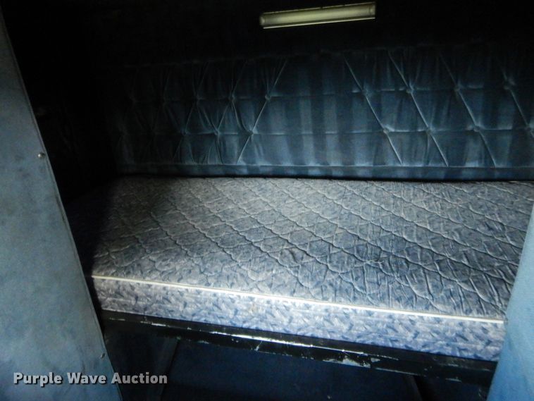 image for item HB9284 1997 Freightliner FLD  semi truck