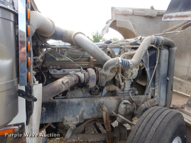 image for item HB9284 1997 Freightliner FLD  semi truck