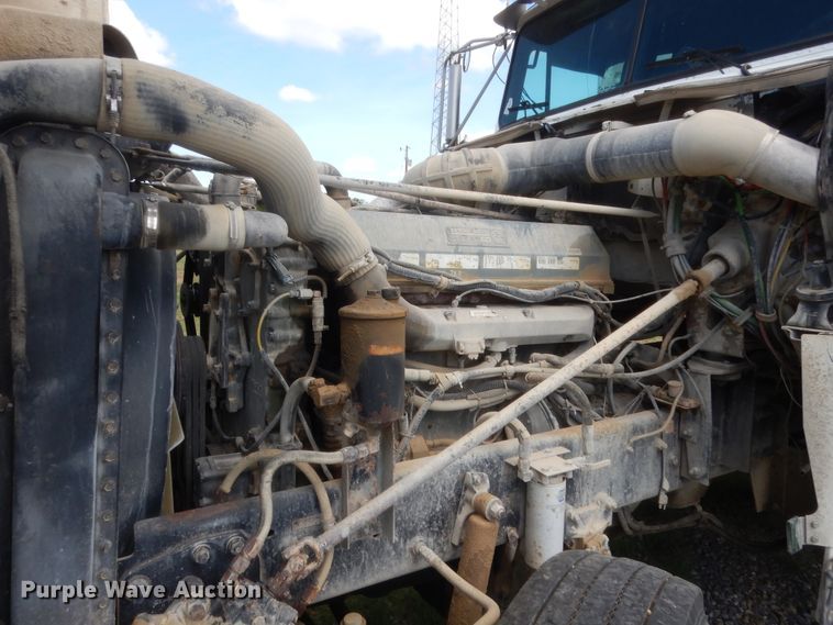 image for item HB9284 1997 Freightliner FLD  semi truck