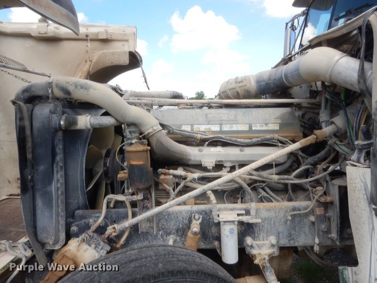 image for item HB9284 1997 Freightliner FLD  semi truck