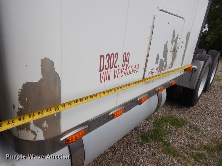 image for item HB9284 1997 Freightliner FLD  semi truck