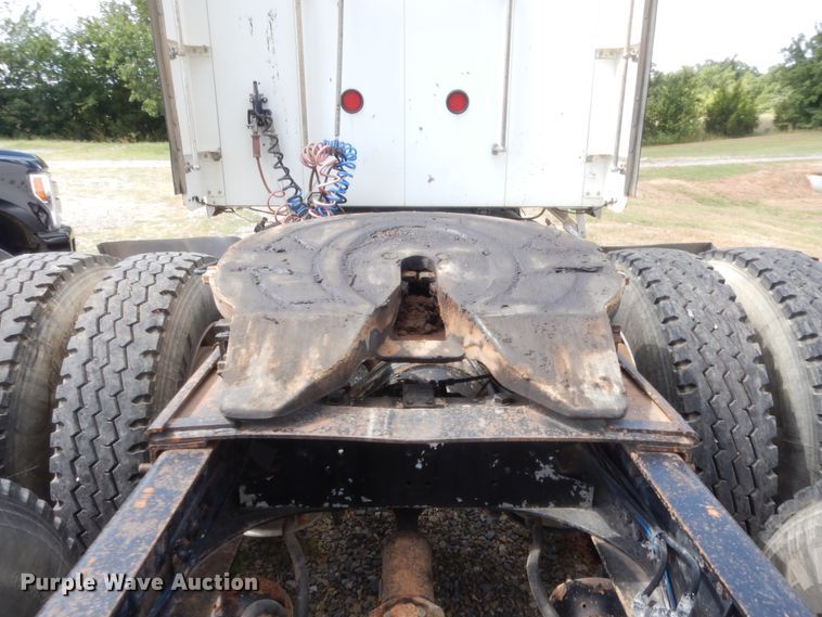 image for item HB9284 1997 Freightliner FLD  semi truck