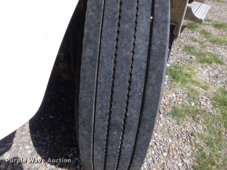 image for item HB9284 1997 Freightliner FLD  semi truck