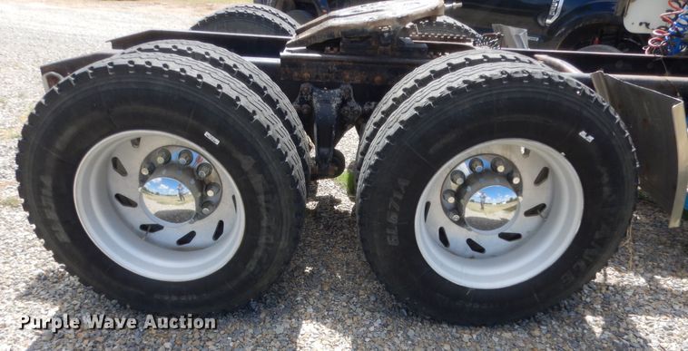 image for item HB9284 1997 Freightliner FLD  semi truck