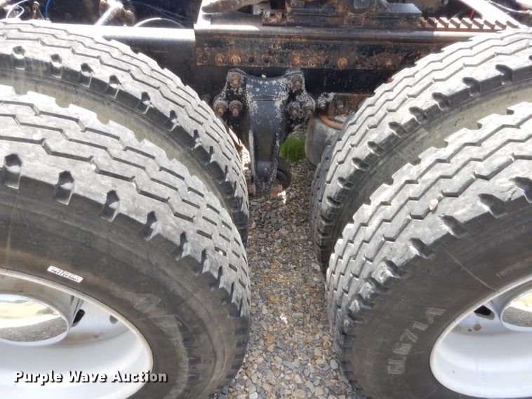 image for item HB9284 1997 Freightliner FLD  semi truck