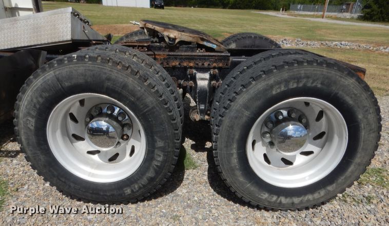 image for item HB9284 1997 Freightliner FLD  semi truck