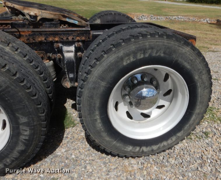 image for item HB9284 1997 Freightliner FLD  semi truck